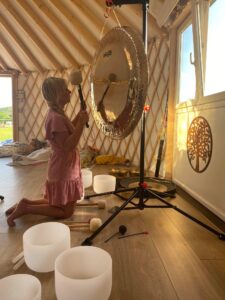Heidi_Playing_Gong_Smoothing_Sounds_and_Vibrations
